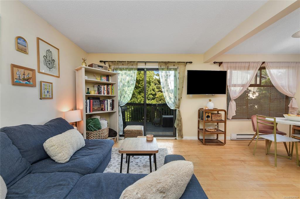 Fourth View of 524 Crossandra Cres, Saanich, BC, V8Z 6G3