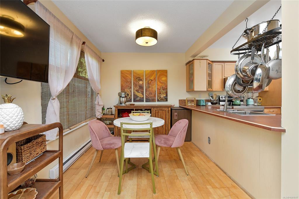 Fifth View of 524 Crossandra Cres, Saanich, BC, V8Z 6G3
