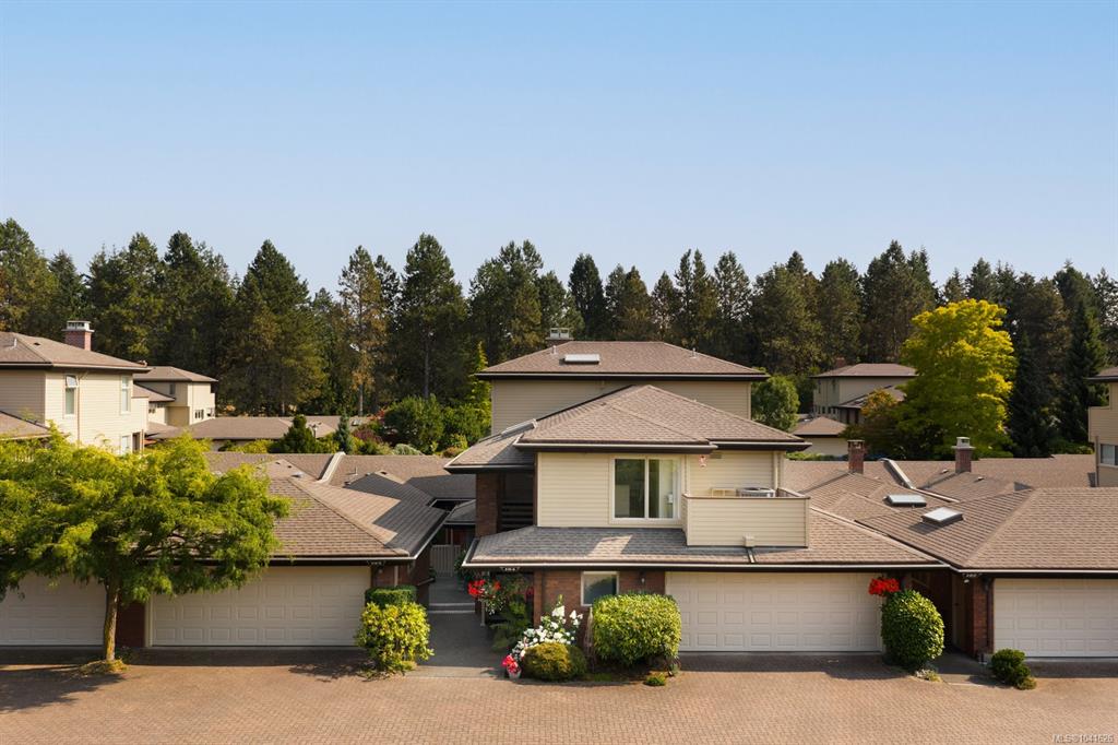 Fourth View of 2345 Cedar Hill Cross Rd, Upland Estates, Oak Bay, BC, V8P 5M8