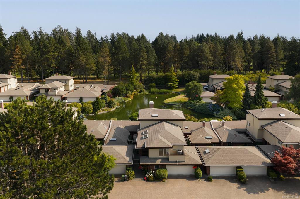 Fifth View of 2345 Cedar Hill Cross Rd, Upland Estates, Oak Bay, BC, V8P 5M8