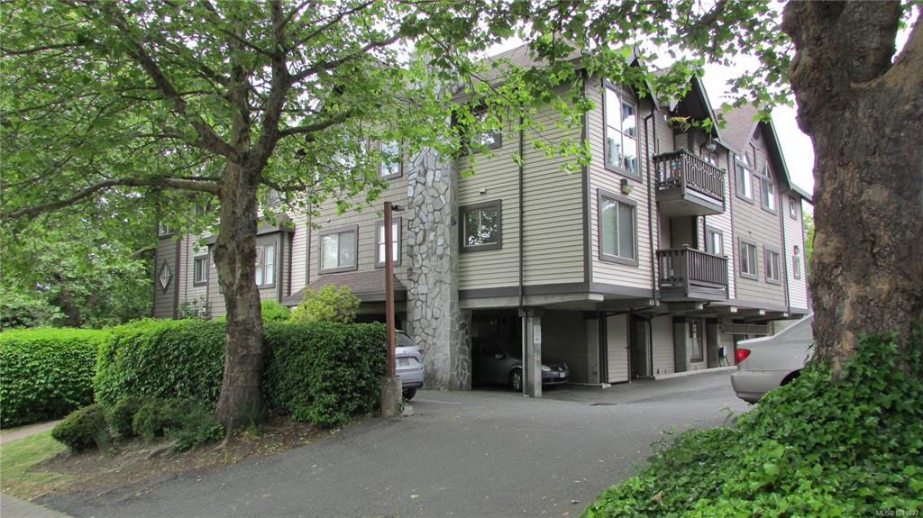 Third View of 108 Gorge Rd W, Saanich, BC, V9A 1M2