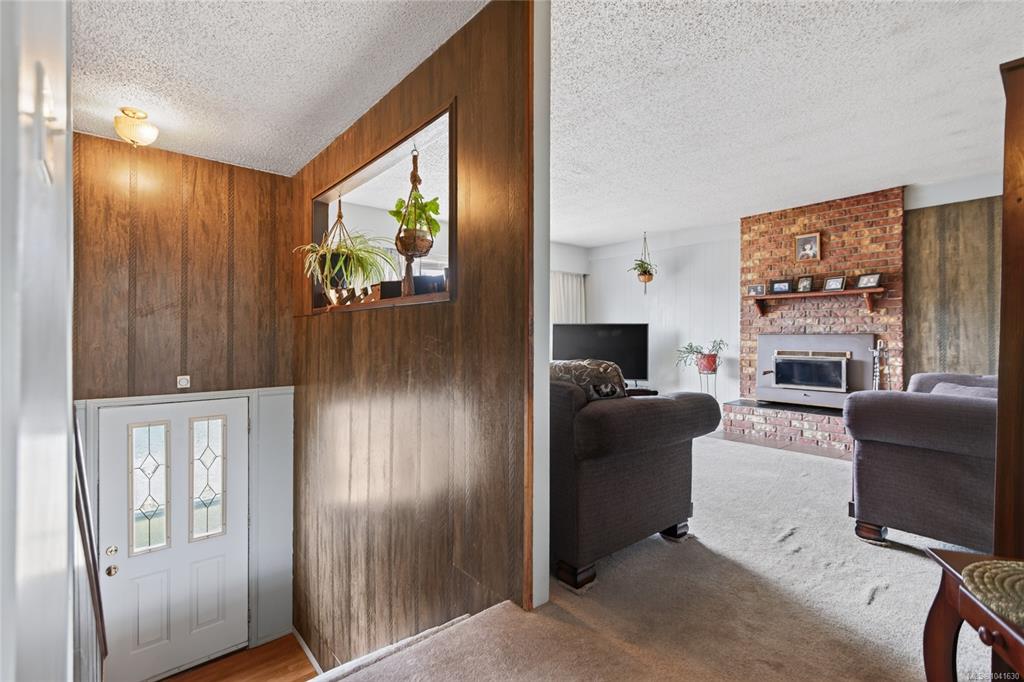 Fourth View of 2728 Windermere Ave, Cumberland, BC, V0R 1S0