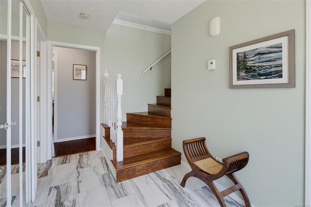 Fourth View of 4255 Moorpark Pl, Saanich, BC, V8Z 6N9