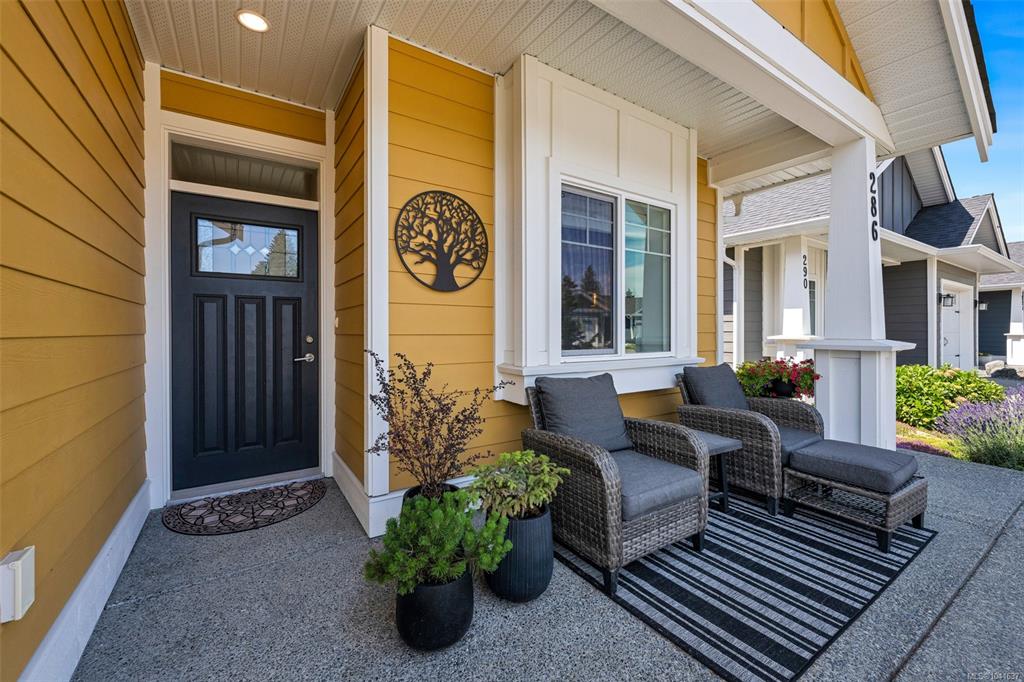 286 Edgewood Cres, 1041637, BC,