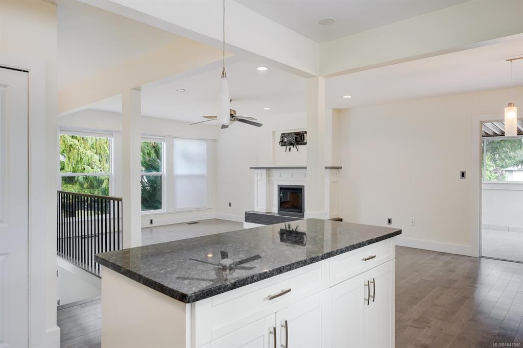 Fifth View of 1534 Edgemont Rd, Saanich, BC, V8N 4P9