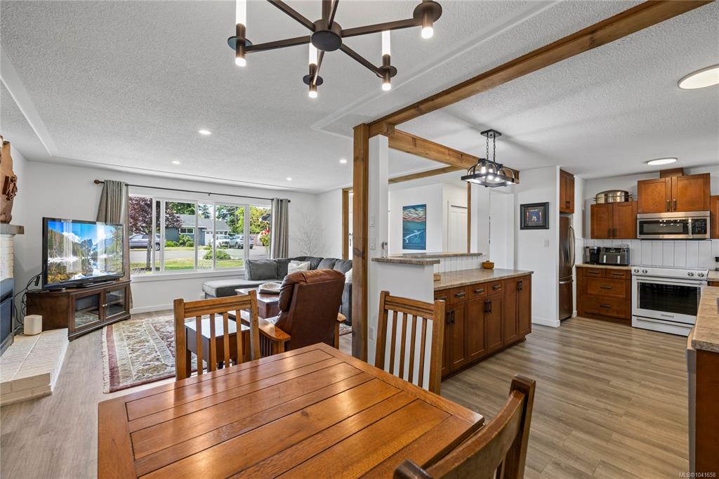 Fourth View of 16 Sangster Pl, Parksville, BC, V9P 1G4