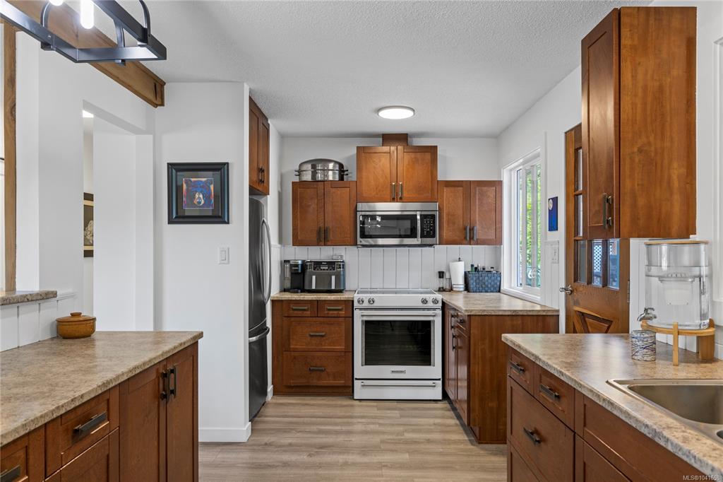 Fifth View of 16 Sangster Pl, Parksville, BC, V9P 1G4