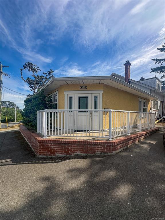 MLS® listing #31658956 for sale located at 3789 Quadra St