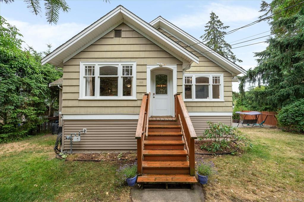 Second View of 691 Begbie St, Nanaimo, BC, V9S 1N6