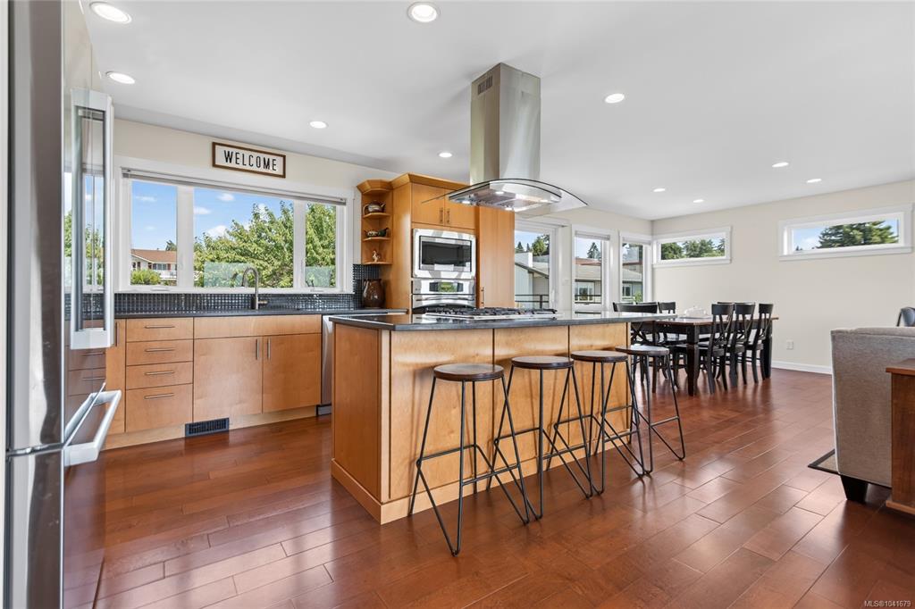 Fifth View of 2052 Beaufort Ave, Comox, BC, V9M 1V9