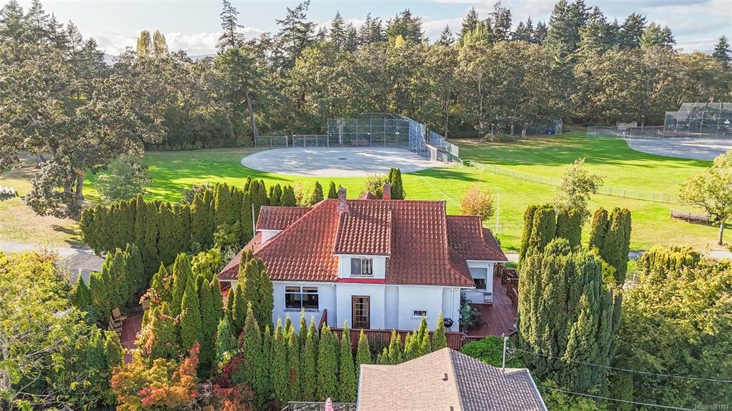 Third View of 1295 Santa Rosa Ave, Saanich, BC, V8Z 2V5