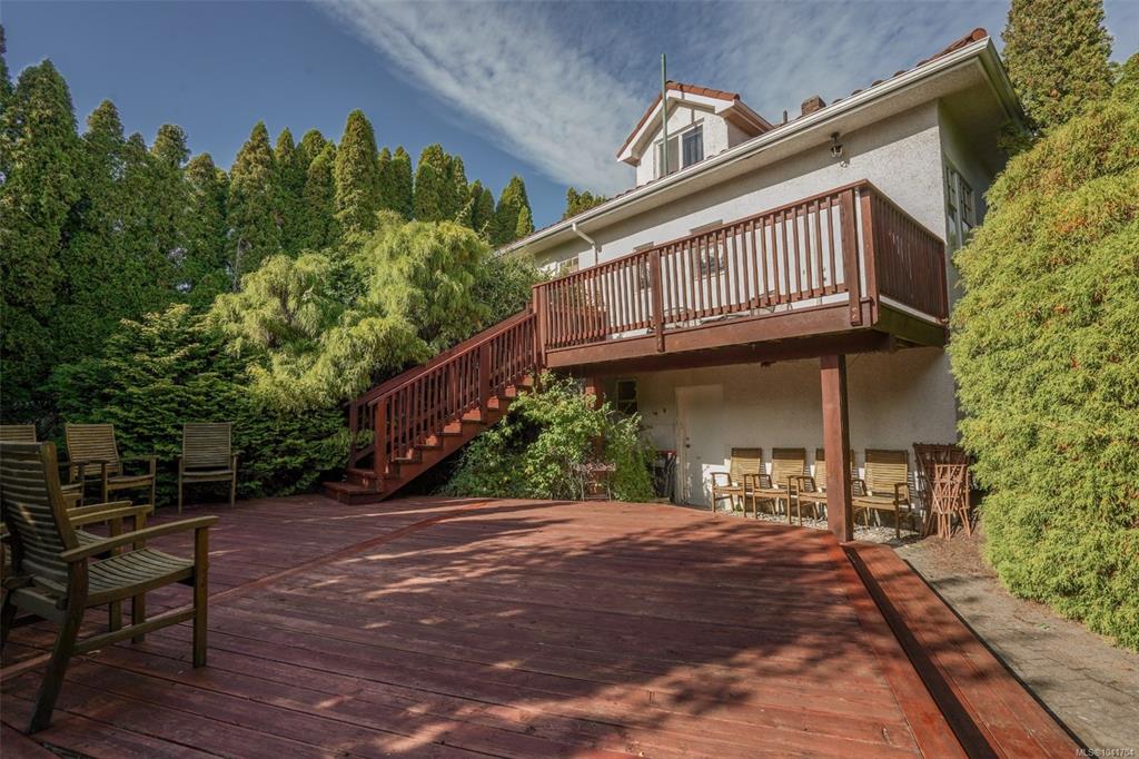 Fourth View of 1295 Santa Rosa Ave, Saanich, BC, V8Z 2V5