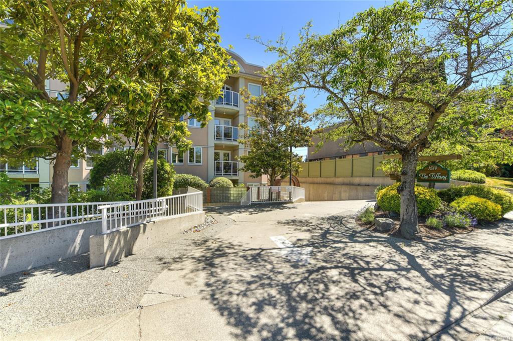 1519 Hillside Ave, 1041711, BC,