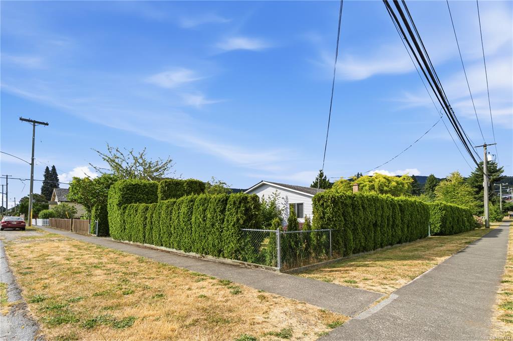 Second View of 1040 5th Ave, Ladysmith, BC, V9G 1A2