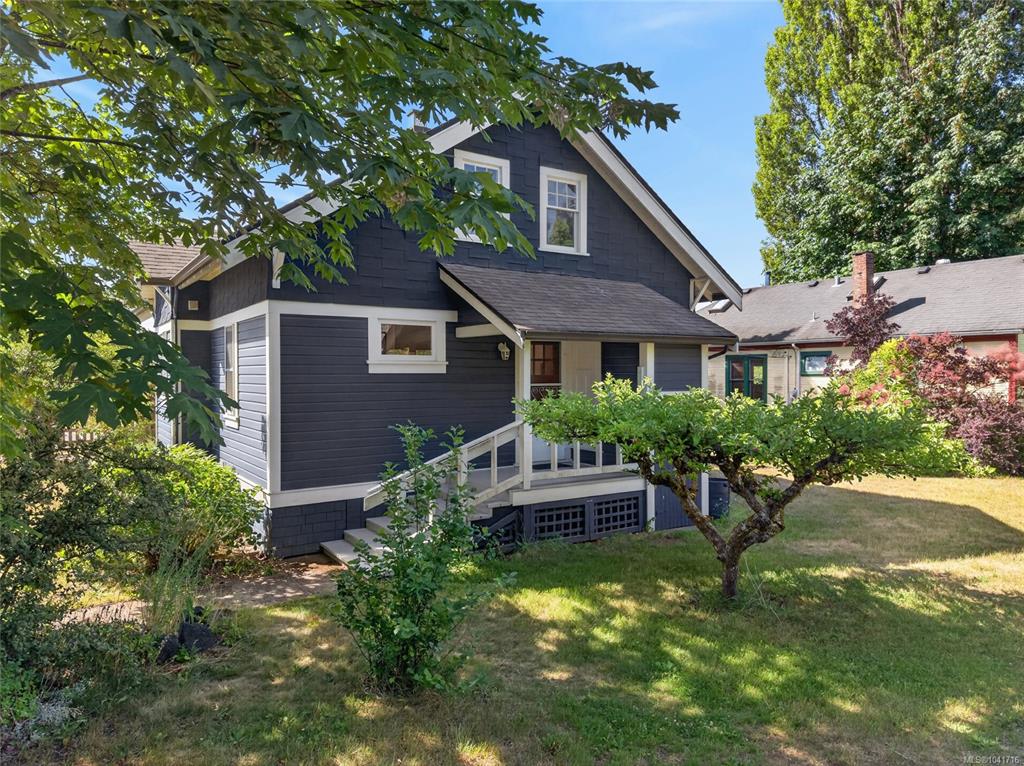 Third View of 307 3rd St, Courtenay, BC, V9N 1E3