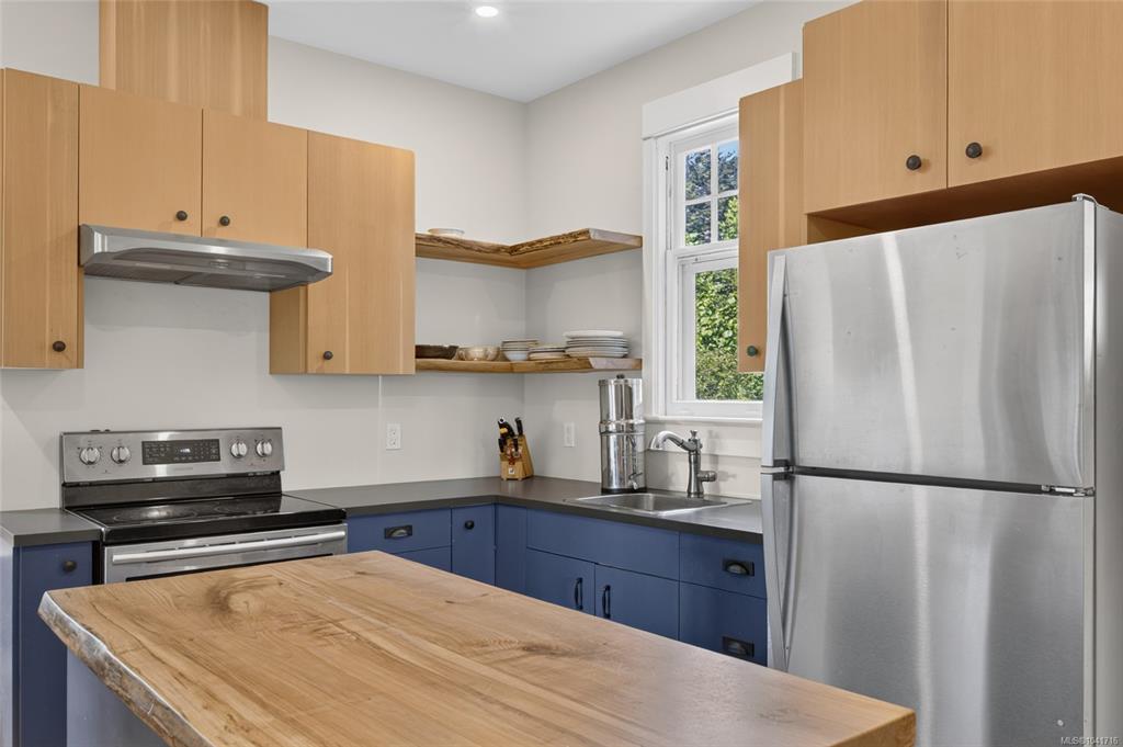 Fifth View of 307 3rd St, Courtenay, BC, V9N 1E3