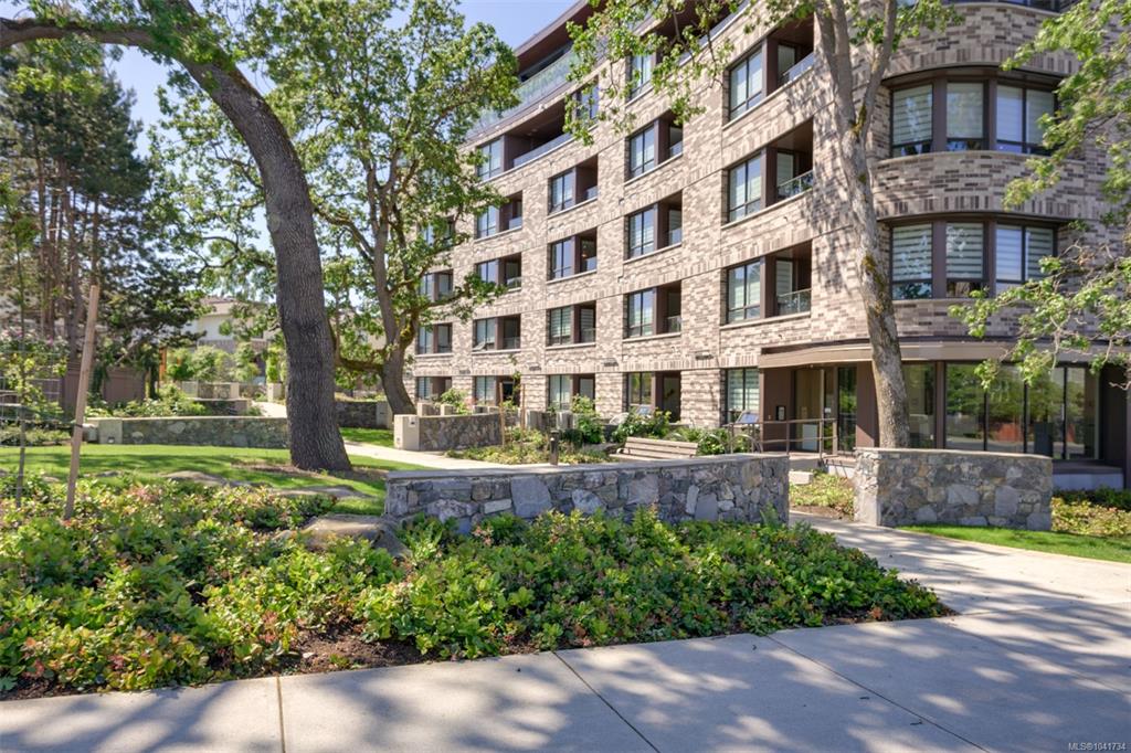 Third View of 1201 Fort St, Bellewood Park, Victoria, BC, V8V 0G1