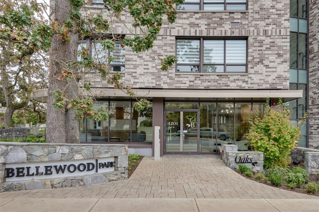 Fourth View of 1201 Fort St, Bellewood Park, Victoria, BC, V8V 0G1