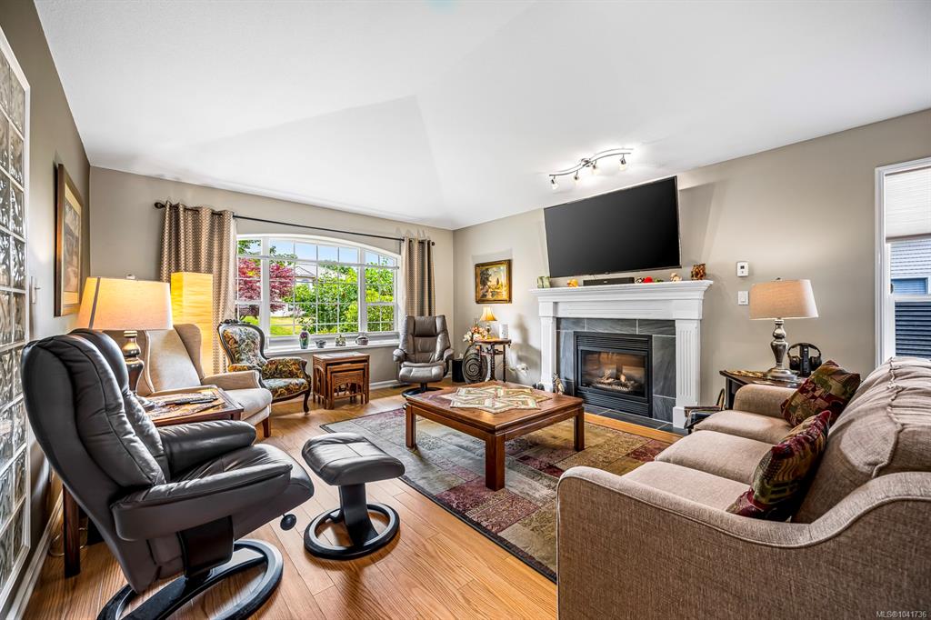 Third View of 935 Elkhorn Ave, Courtenay, BC, V9N 8Z2
