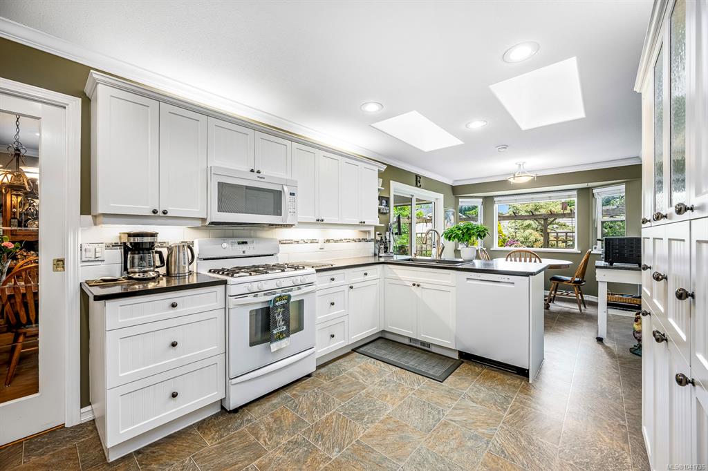 Fifth View of 935 Elkhorn Ave, Courtenay, BC, V9N 8Z2