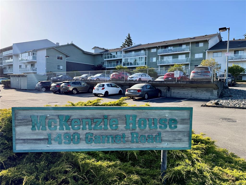 1490 Garnet Rd, 1041737, BC,