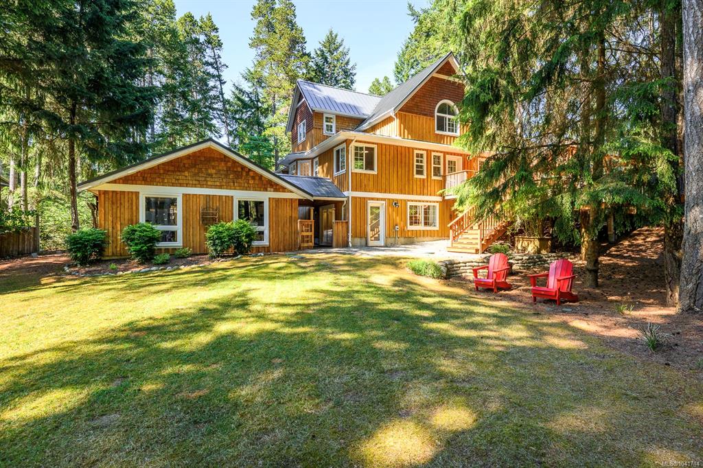 Third View of 829 Lazo Rd, Comox, BC, V9M 3V9