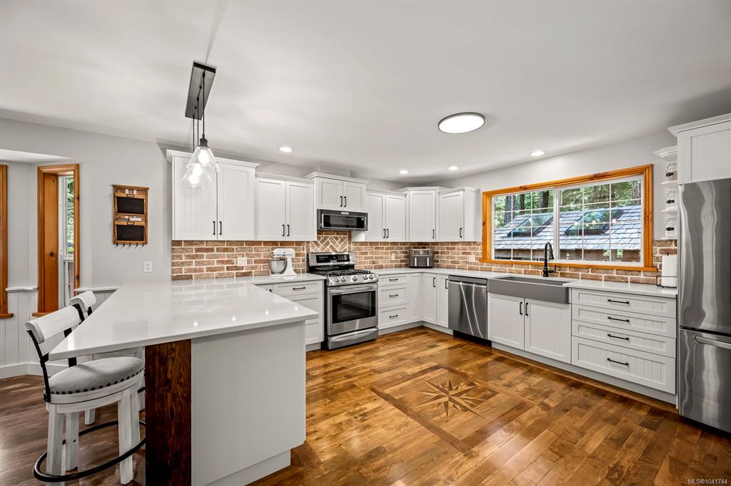 Fifth View of 829 Lazo Rd, Comox, BC, V9M 3V9