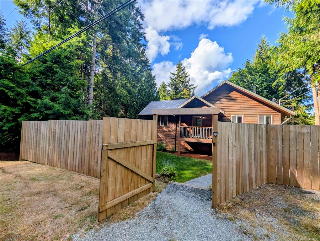 Third View of 1018 Bertha Ave, Gabriola Island, BC, V0R 1X3