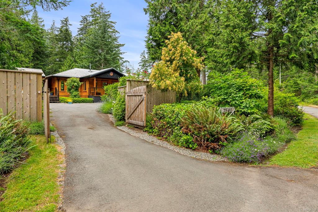 Third View of 7540 Anderson Dr, Hornby Island, BC, V0R 1Z0