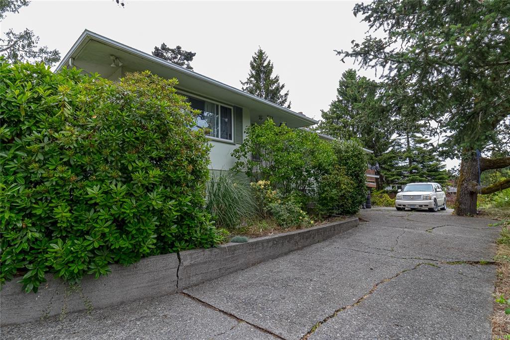 Third View of 4021 Glanford Ave, Saanich, BC, V8Z 3Z7