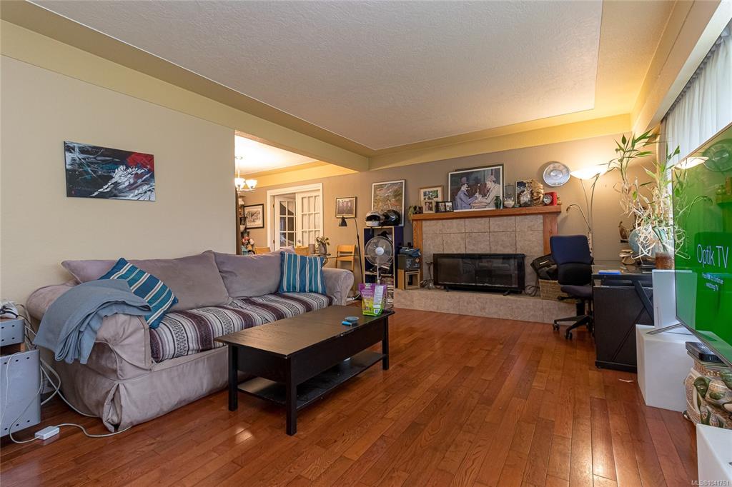 Fifth View of 4021 Glanford Ave, Saanich, BC, V8Z 3Z7