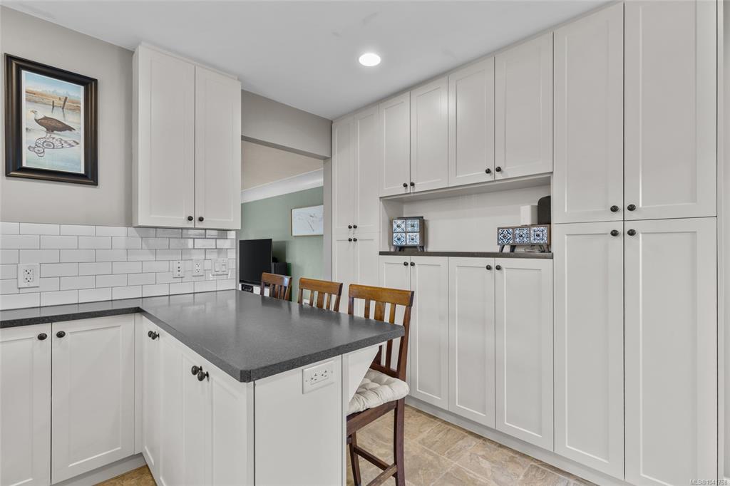 Fifth View of 1726 Albert Ave, Victoria, BC, V8R 1Z1