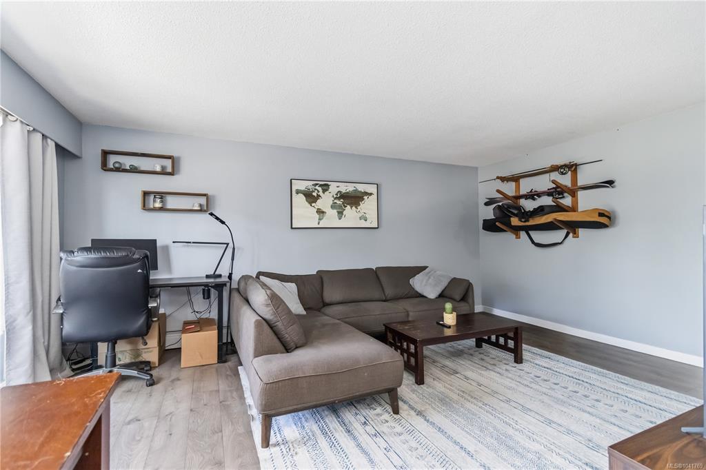 Fifth View of 3800 Quadra St, Uptown Rise, Saanich, BC, V8R 5G4