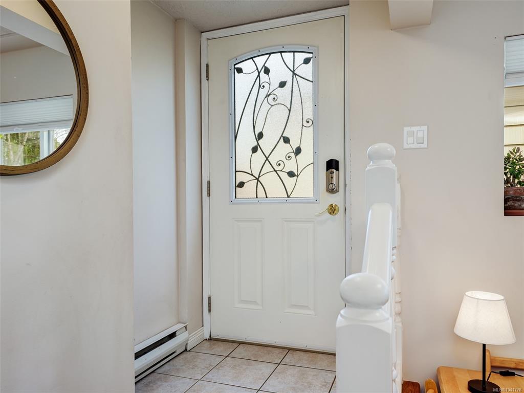 Fifth View of 837 Villance St, Victoria, BC, V8X 2P5