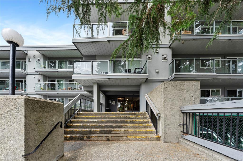 Third View of 2022 Foul Bay Rd, Woodbridge, Victoria, BC, V8R 5A9