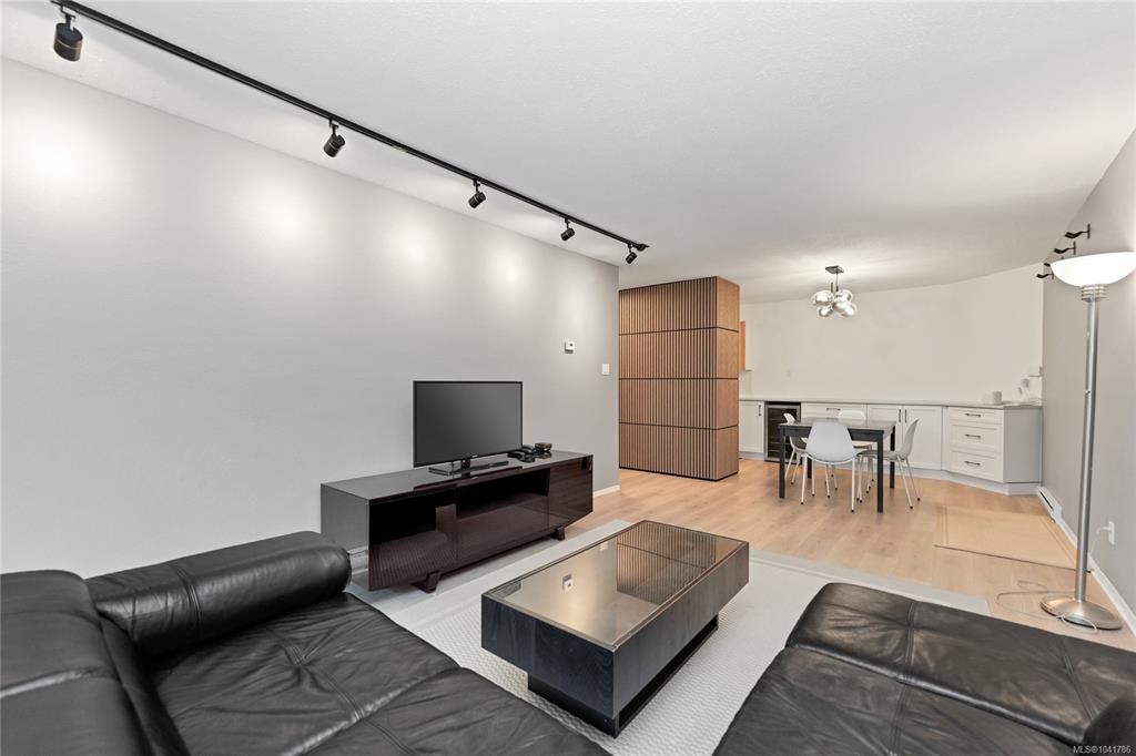 Fourth View of 2022 Foul Bay Rd, Woodbridge, Victoria, BC, V8R 5A9
