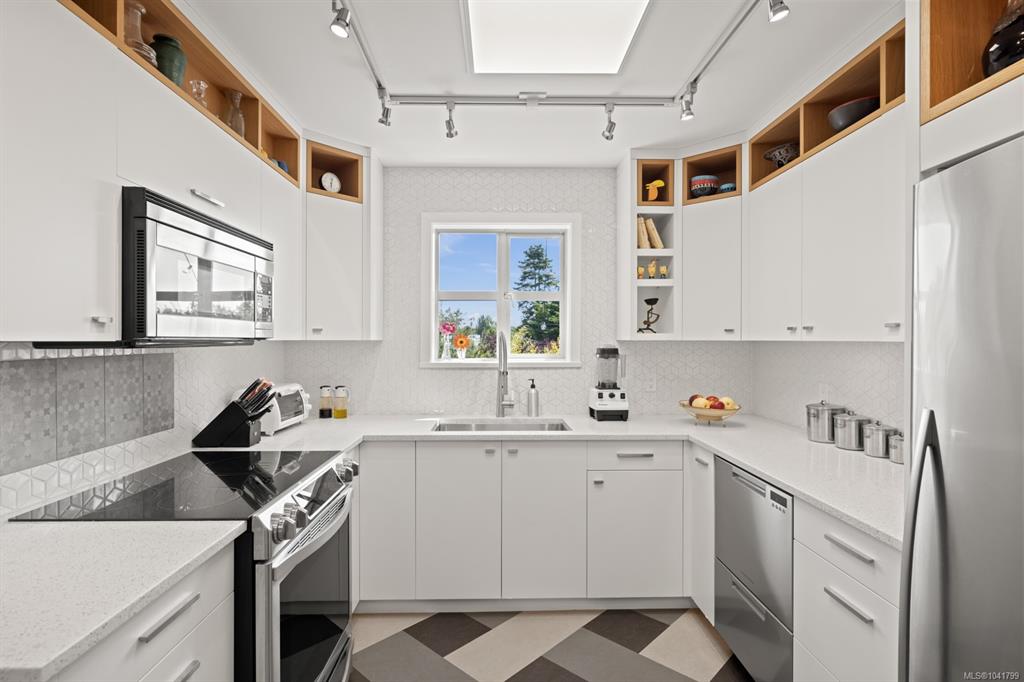 Third View of 1246 Fairfield Rd, Victoria, BC, V8V 3B5