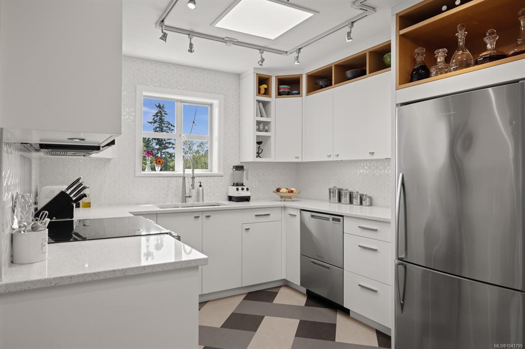 Fourth View of 1246 Fairfield Rd, Victoria, BC, V8V 3B5