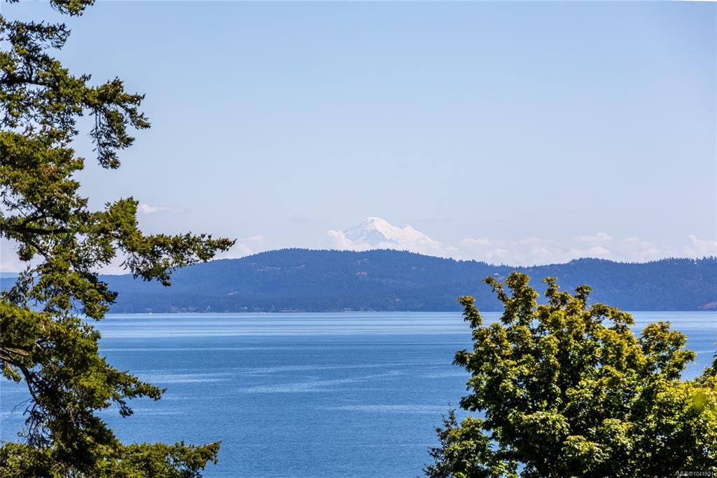 Fifth View of 4916 Lochside Dr, Saanich, BC, V8Y 2E4