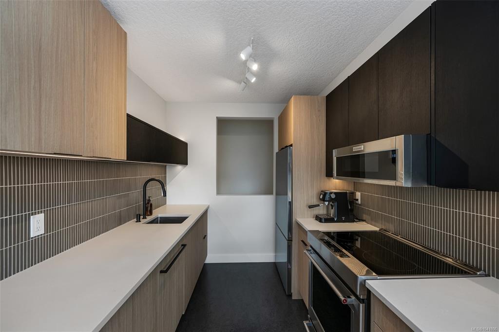Second View of 1030 Yates St, 1030 on Yates, Victoria, BC, V8V 5A7
