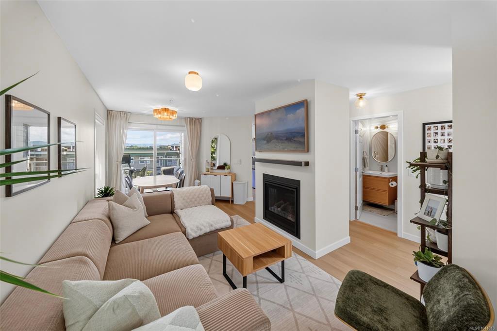 689 Bay St, 1041810, BC,
