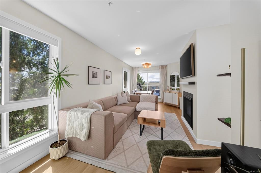 Third View of 689 Bay St, Lexington Park, Victoria, BC, V8T 5H9