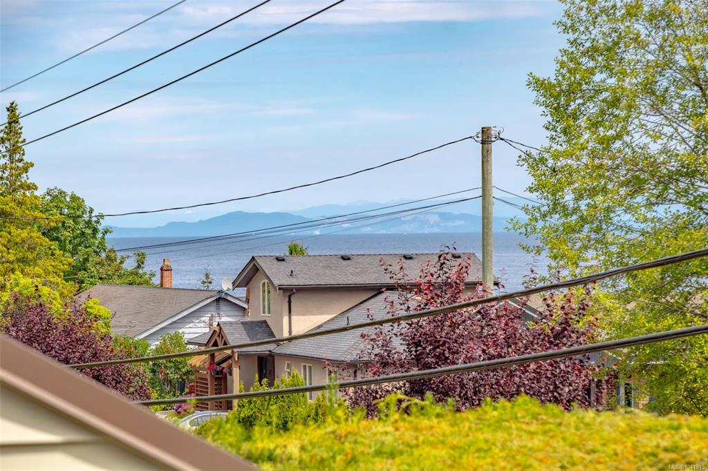 Fourth View of 570 Crescent Rd W, CRESCENT GARDENS, Qualicum Beach, BC, V9K 1H9
