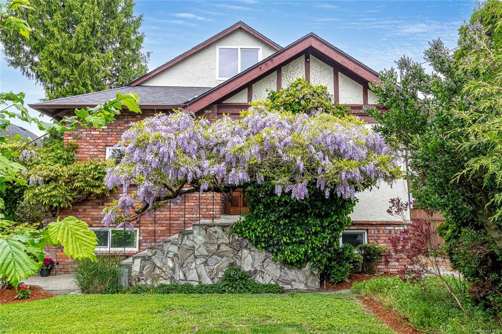 Fourth View of 1730 Haultain St, Victoria, BC, V8R 2L2