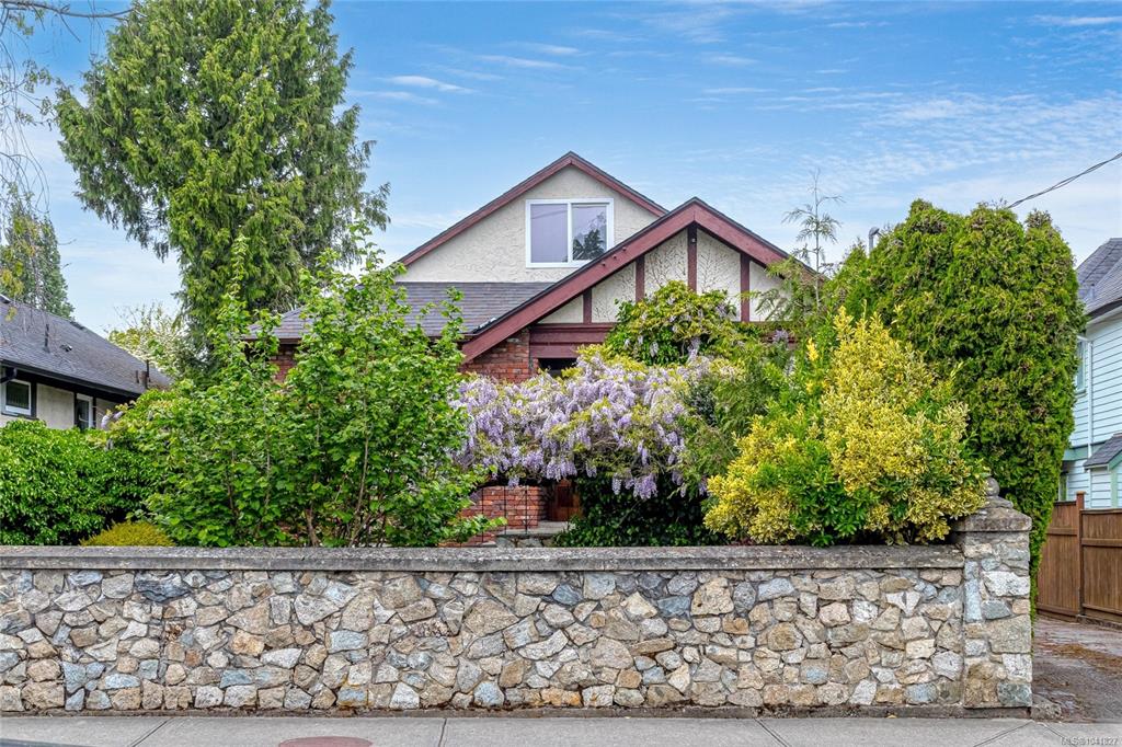 Fifth View of 1730 Haultain St, Victoria, BC, V8R 2L2