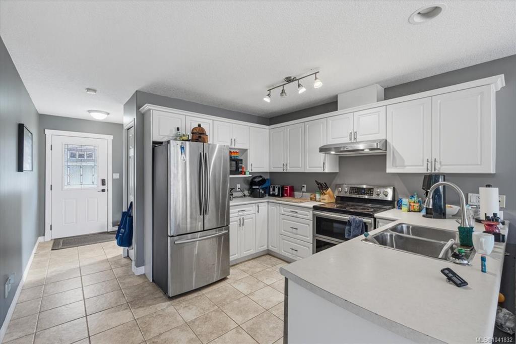 Third View of 4755 Fairbrook Cres, Sunshine Ridge, Nanaimo, BC, V9T 6L7
