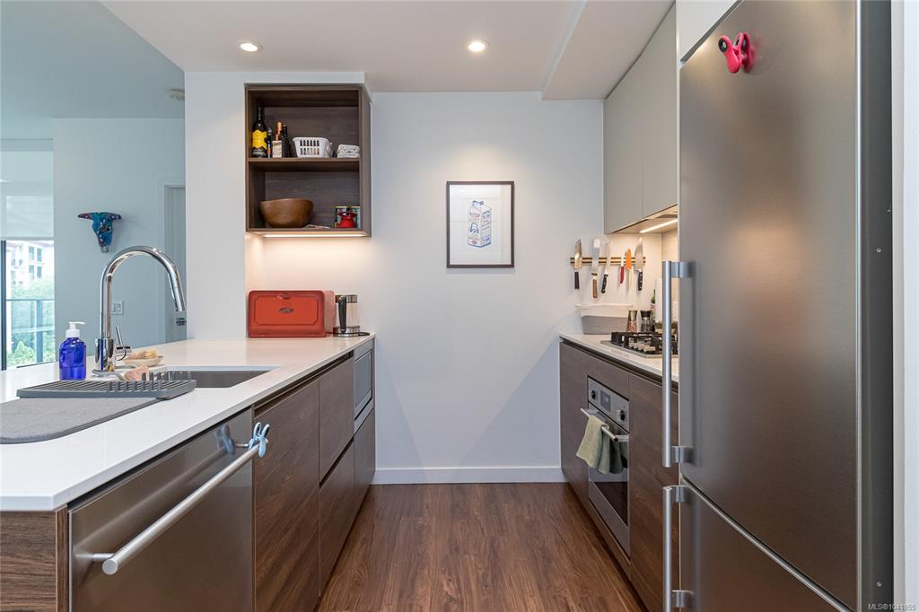 Fourth View of 369 Tyee Rd, Victoria, BC, V9A 0B6