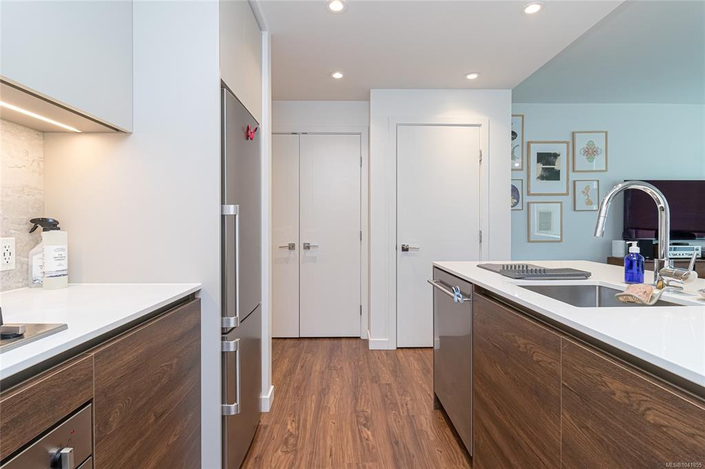 Fifth View of 369 Tyee Rd, Victoria, BC, V9A 0B6
