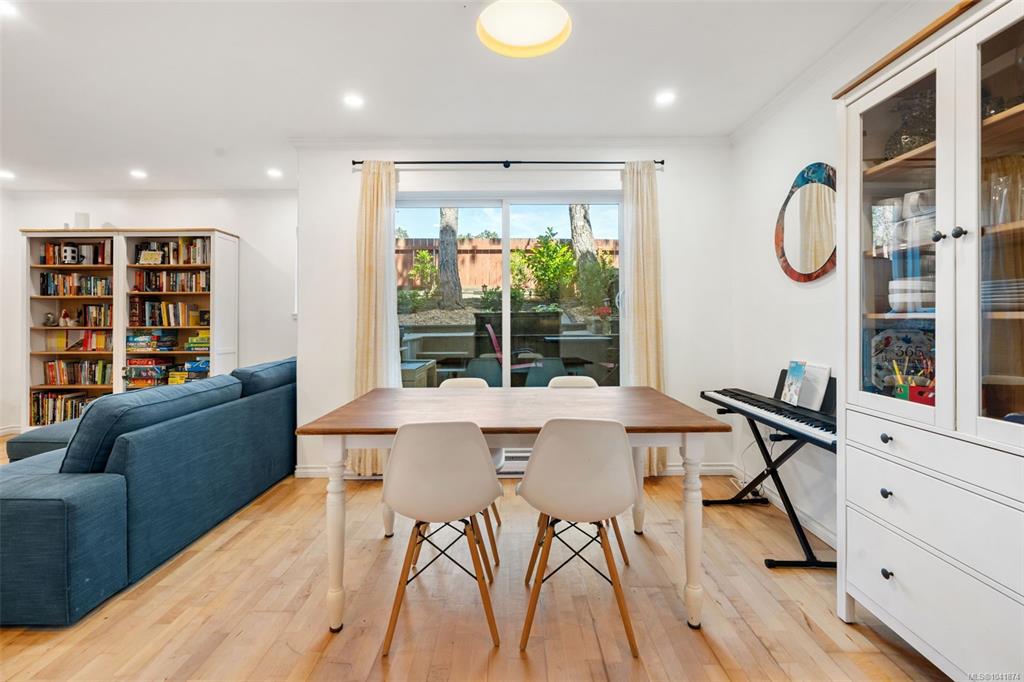 1366 Hillside Ave, 1041874, BC,