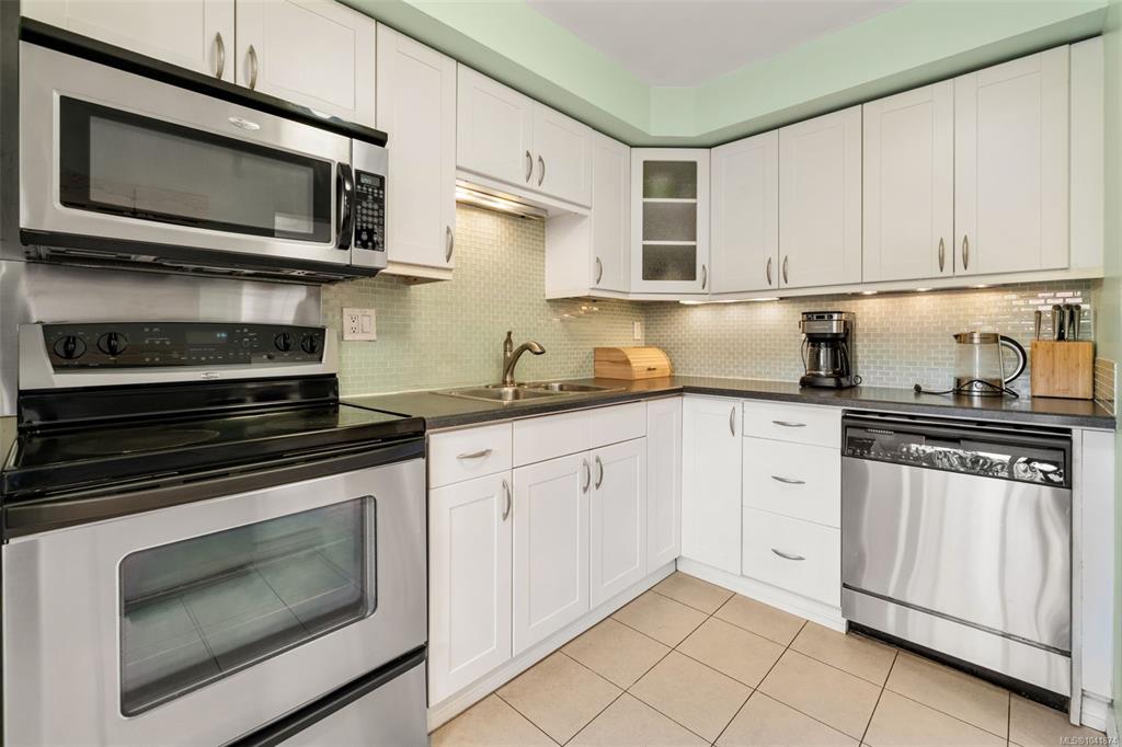 Third View of 1366 Hillside Ave, The Hills, Victoria, BC, V8T 2B5